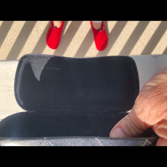Gorgeous CHANEL large eyewear case - Picture 4 of 4